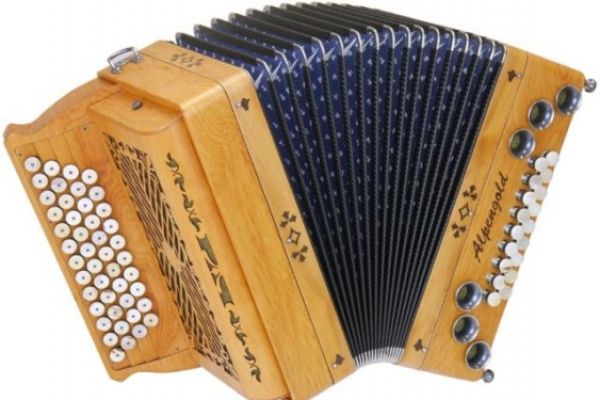 steirische-harmonika-alpengold-tirol-2-2-eibe-1-klein-563x400EAF47295-3D66-6845-4324-60726816CE0C.jpg