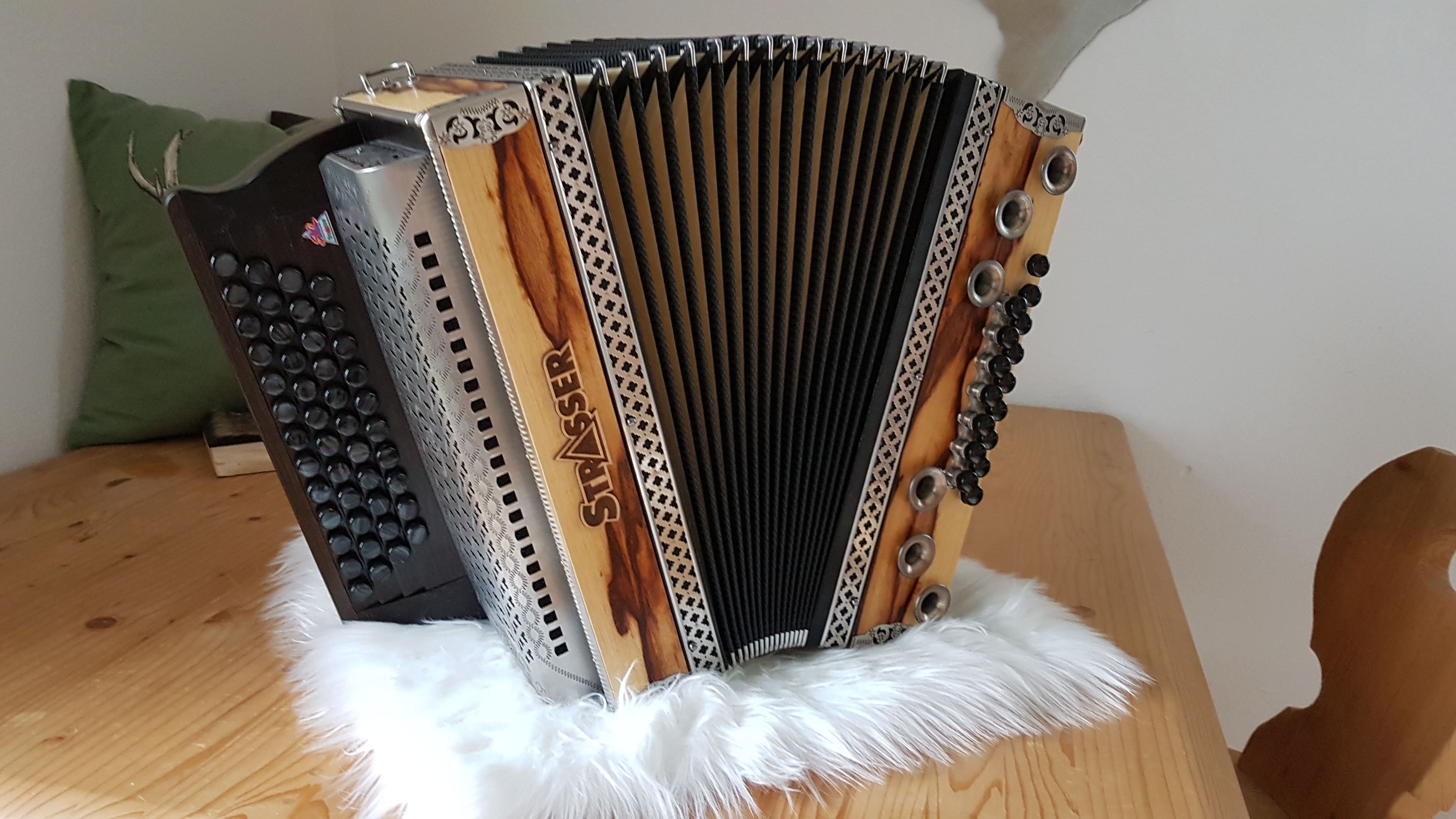 Strasser Hoamat Chen Chen Tigerwood mit Beschläge
